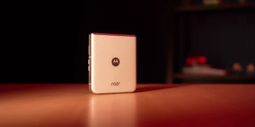 Motorola Razr 60: A Stylish and Affordable Foldable Experience 4 Motorola Razr 60 The First Cheapest Foldable Phone in Market